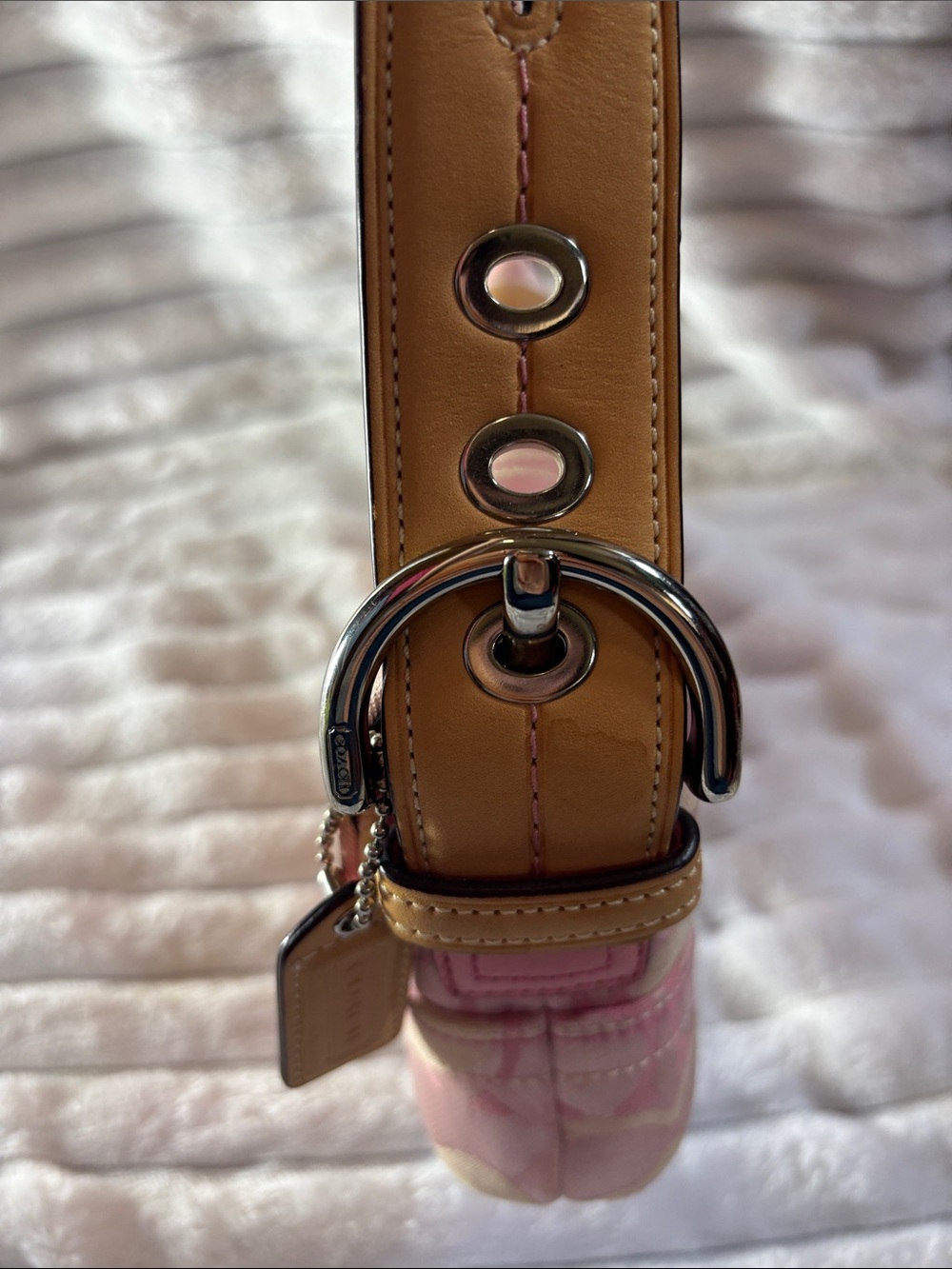 VINTAGE RARE Coach Pink Signature Canvas Shoulder Bag with Tan Leather Trim - Picture 4 of 8